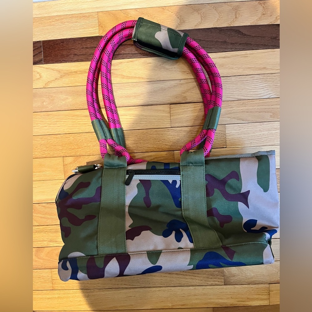 Roverlund NWOT Green and Pink Small Pet Carrier with Braided Strap